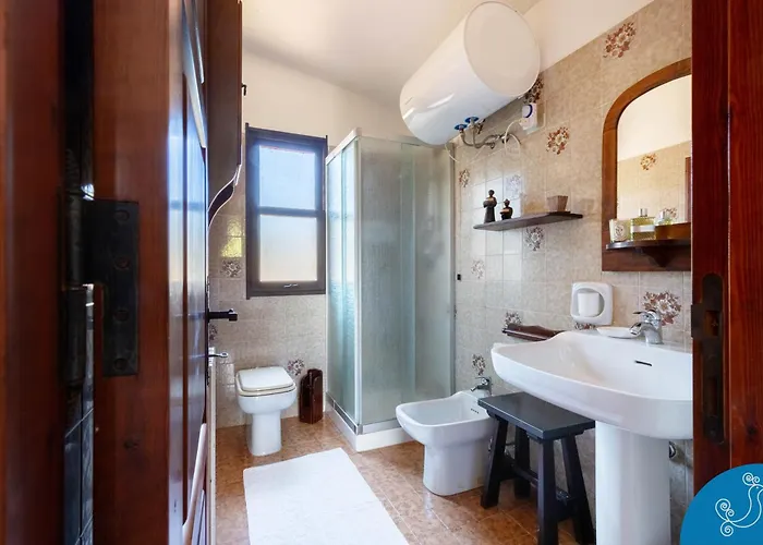 Villa Anna - Charming Dimora Suspended Over The Sea Geremèas