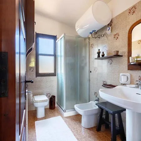 Villa Anna - Charming Dimora Suspended Over The Sea Geremèas