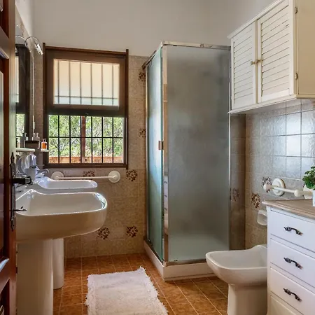 Anna - Charming Dimora Suspended Over The Sea * Geremèas