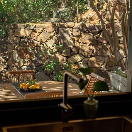 Anna - Charming Dimora Suspended Over The Sea Geremèas